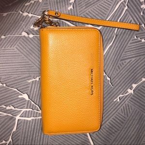 Michael Kors Jet Set Travel Large Phone Case Wallet